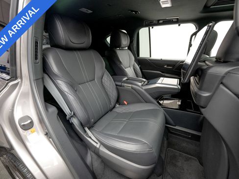 Used 2022 Lexus LX 600 4WD w/ Accessory Package (Z1) image 19