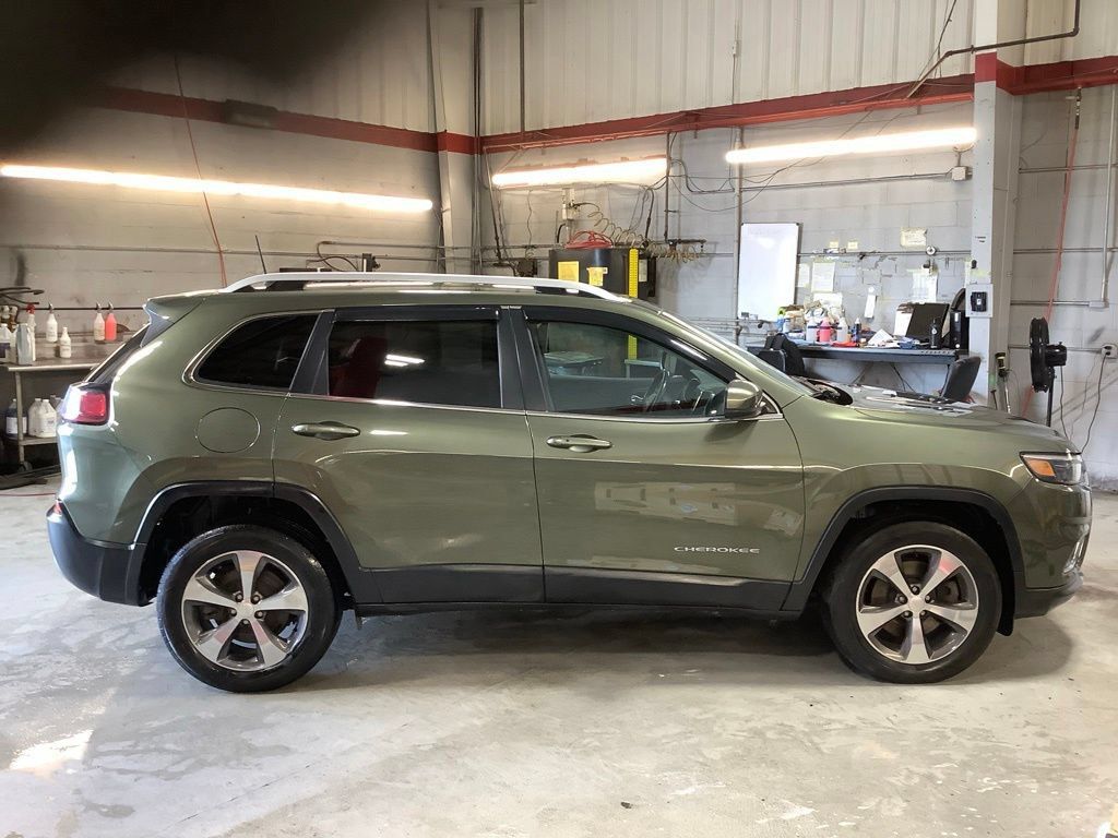 Used 2019 Jeep Cherokee Limited AWD/4WD image 6