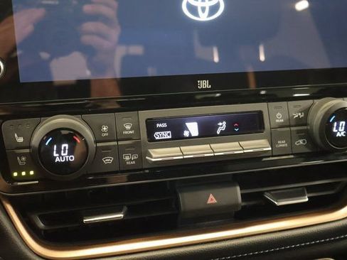 Used 2025 Toyota Grand Highlander AWD Hybrid image 21