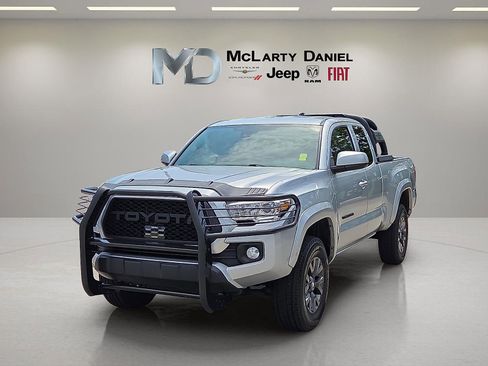 Used 2022 Toyota Tacoma SR5 w/ SR5 Appearance Package (SM) RWD image 2