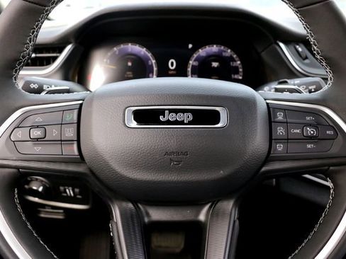 New 2025 Jeep Grand Cherokee L Laredo image 11