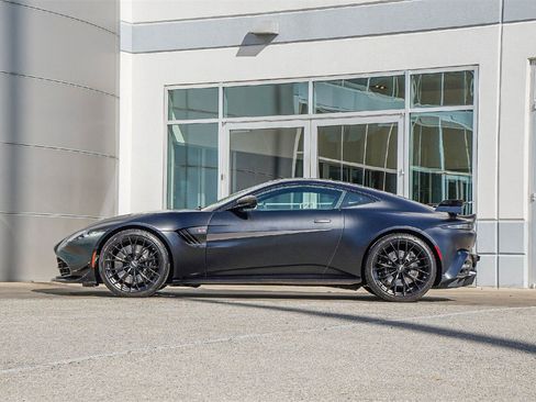 Used 2023 Aston Martin V8 Vantage Coupe image 13