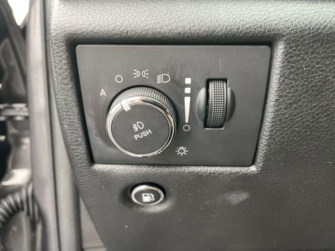 Used 2015 Jeep Grand Cherokee Limited w/ Luxury Group II image 45