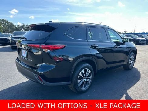 Used 2022 Toyota Highlander XLE image 6
