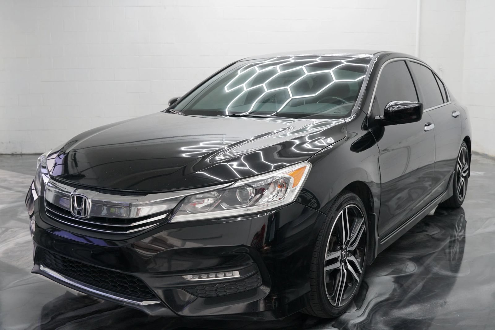 Used 2017 Honda Accord Sport image 2