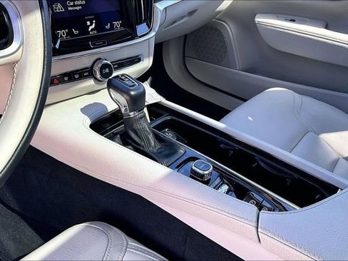 Used 2017 Volvo V90 T6 Cross Country image 14