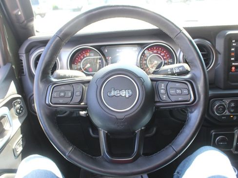 Used 2021 Jeep Gladiator Sport image 6