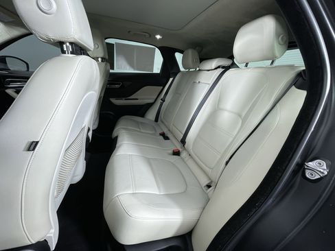 Used 2020 Jaguar F-PACE Prestige image 22