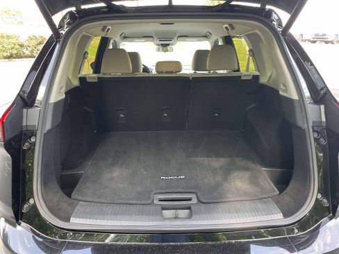 Used 2025 Nissan Rogue SV FWD image 8