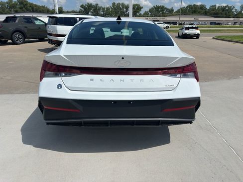 New 2026 Hyundai Elantra Hybrid FWD image 9
