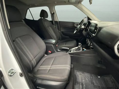 Used 2025 Hyundai Venue SEL FWD image 20