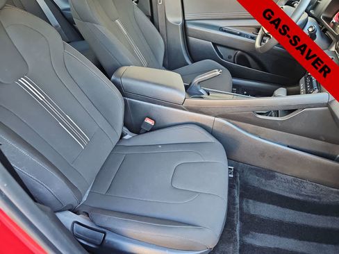 Certified 2025 Hyundai Elantra Sport FWD image 18