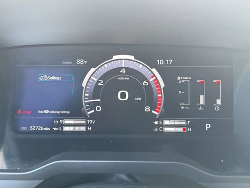 Used 2025 Toyota Tundra Limited AWD/4WD image 18