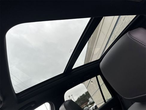 Certified 2025 Cadillac XT6 Premium Luxury image 37