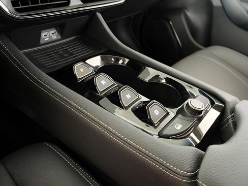 New 2025 VinFast VF 8 Eco AWD/4WD image 11