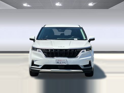Used 2024 Kia Carnival EX FWD image 5