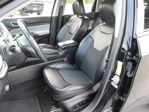 Used 2022 Jeep Compass Latitude w/ Sun and Sound Group AWD/4WD image 19