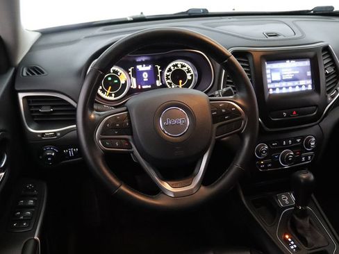 Used 2020 Jeep Cherokee Latitude Plus w/ Cold Weather Group FWD image 12