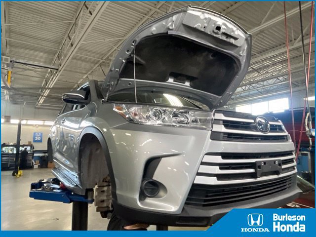 Used 2018 Toyota Highlander LE FWD image 1