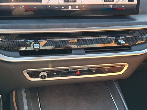 Used 2024 BMW X7 xDrive40i w/ M Sport Package AWD/4WD image 18