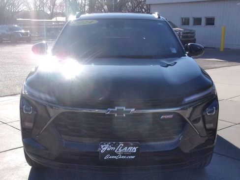 Used 2024 Chevrolet Trax RS w/ Sunroof Package image 19