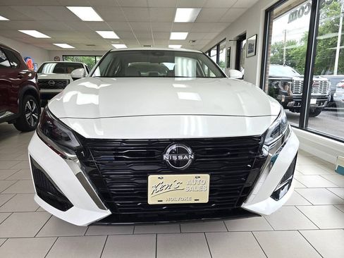 Used 2023 Nissan Altima 2.5 SV AWD/4WD image 6