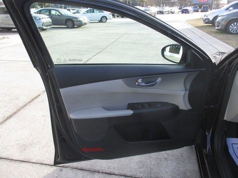 Used 2022 Kia Forte LXS image 11