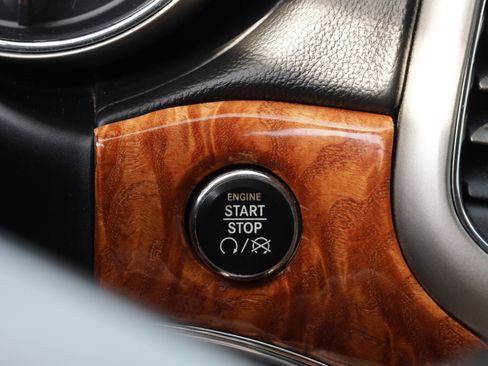 Used 2012 Jeep Grand Cherokee Overland w/ Mopar Chrome Edition Group image 8