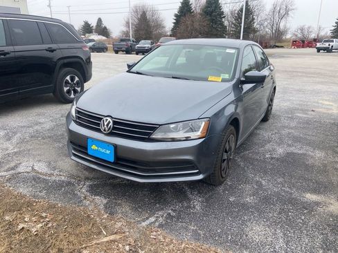 Used 2017 Volkswagen Jetta S image 3
