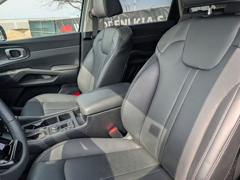 Used 2025 Kia Sorento S w/ Panoramic Sunroof Package FWD image 19