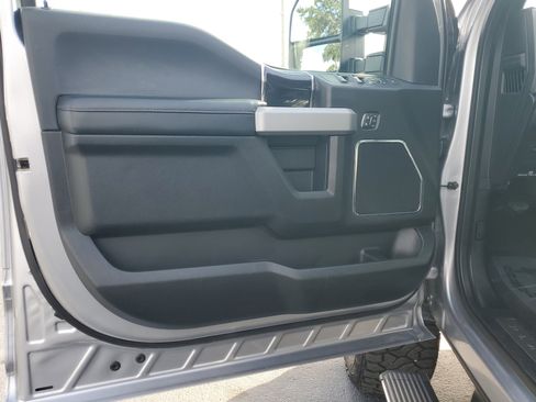 Certified 2021 Ford F250 Platinum w/ FX4 Off-Road Package image 17