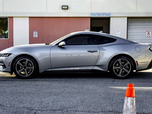 Used 2024 Ford Mustang Premium image 7