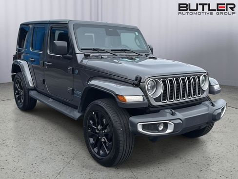 Used 2025 Jeep Wrangler Sahara image 6