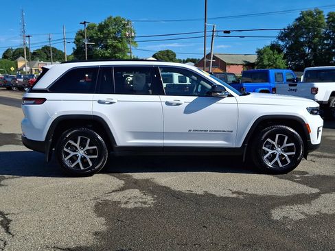 Used 2025 Jeep Grand Cherokee Limited w/ Luxury Tech Group II AWD/4WD image 8