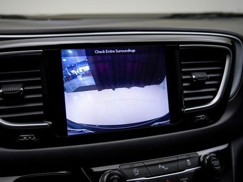 Used 2019 Chrysler Pacifica Touring-L w/ S Appearance Package image 29