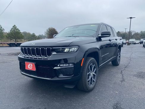 New 2025 Jeep Grand Cherokee Limited w/ Luxury Tech Group II image 3