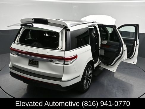 Used 2022 Lincoln Navigator Reserve AWD/4WD image 36