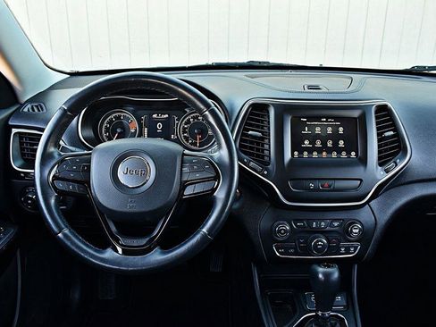Used 2019 Jeep Cherokee Latitude Plus FWD image 24