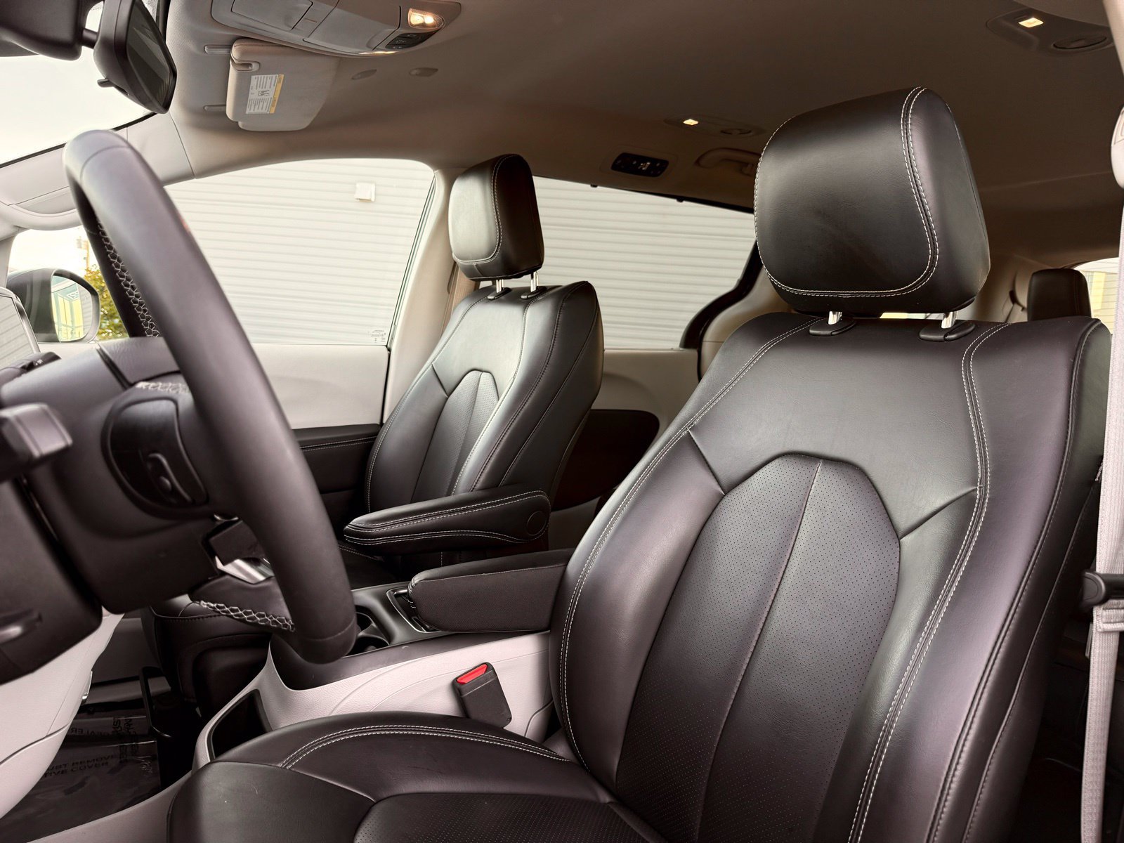 Used 2023 Chrysler Pacifica Touring-L FWD image 20