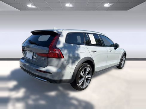 Certified 2025 Volvo V60 B5 Cross Country Plus AWD/4WD image 9