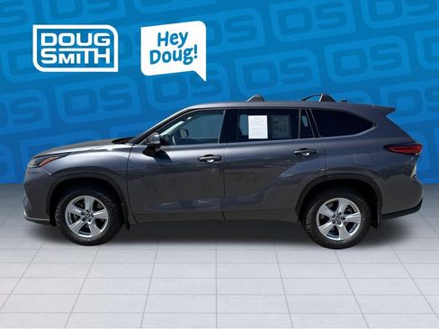 Used 2021 Toyota Highlander L AWD/4WD image 2