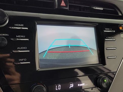 Used 2018 Toyota Camry SE FWD image 29