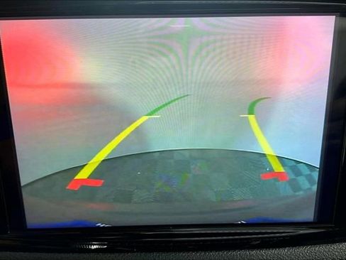 Used 2023 Chrysler Pacifica Limited FWD image 21