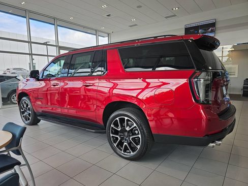 New 2026 Chevrolet Suburban RST w/ RST Capability Package AWD/4WD image 4