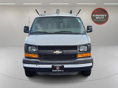 Used 2010 Chevrolet Express 1500 RWD image 3