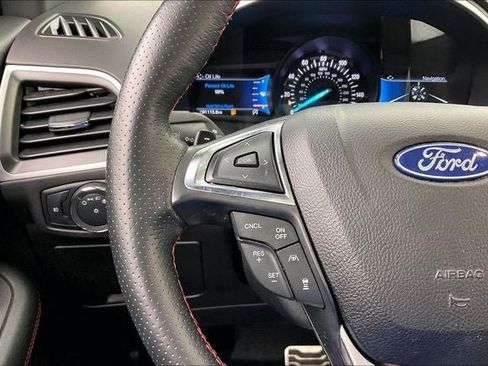 Used 2021 Ford Edge ST-Line w/ Class II Trailer Tow Package AWD/4WD image 23