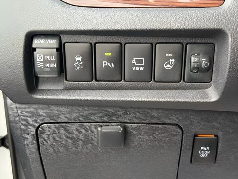 Used 2020 Toyota Sienna Limited Premium image 26