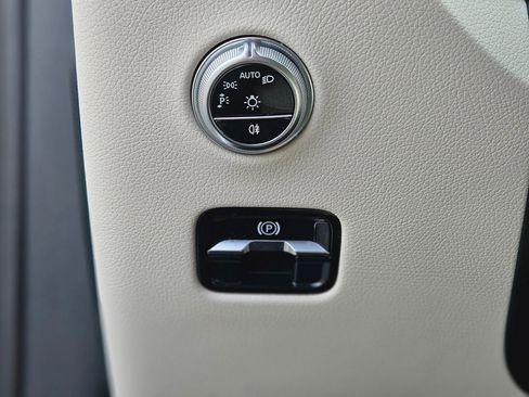 Used 2025 Mercedes-Benz GLC 300 4MATIC image 27