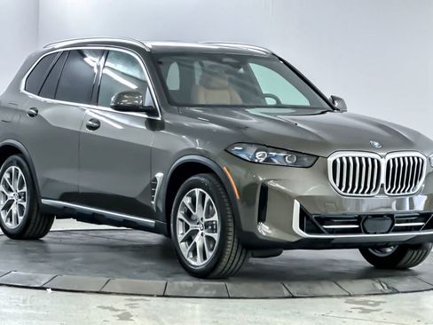 Used 2026 BMW X5 xDrive50e w/ Premium Package AWD/4WD image 9