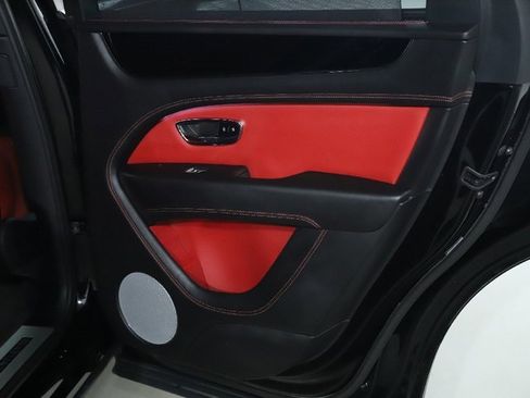Used 2022 Bentley Bentayga image 33